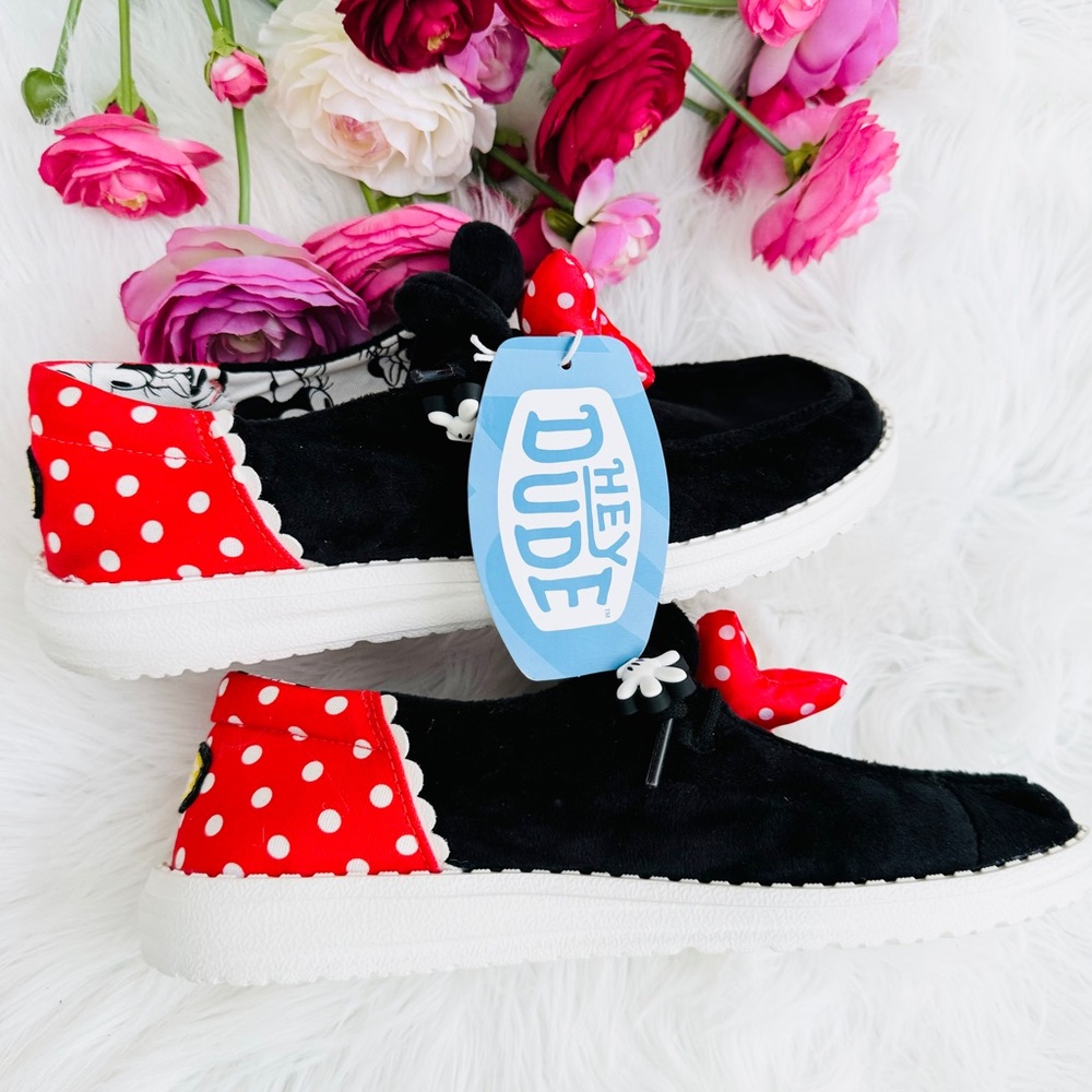 Hey Dude X Disney Minnie Mouse Shoes - Picture 5 of 10